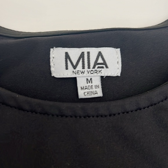 MIA New York Flutter Sleeve Top - Black - Picture 3 of 6